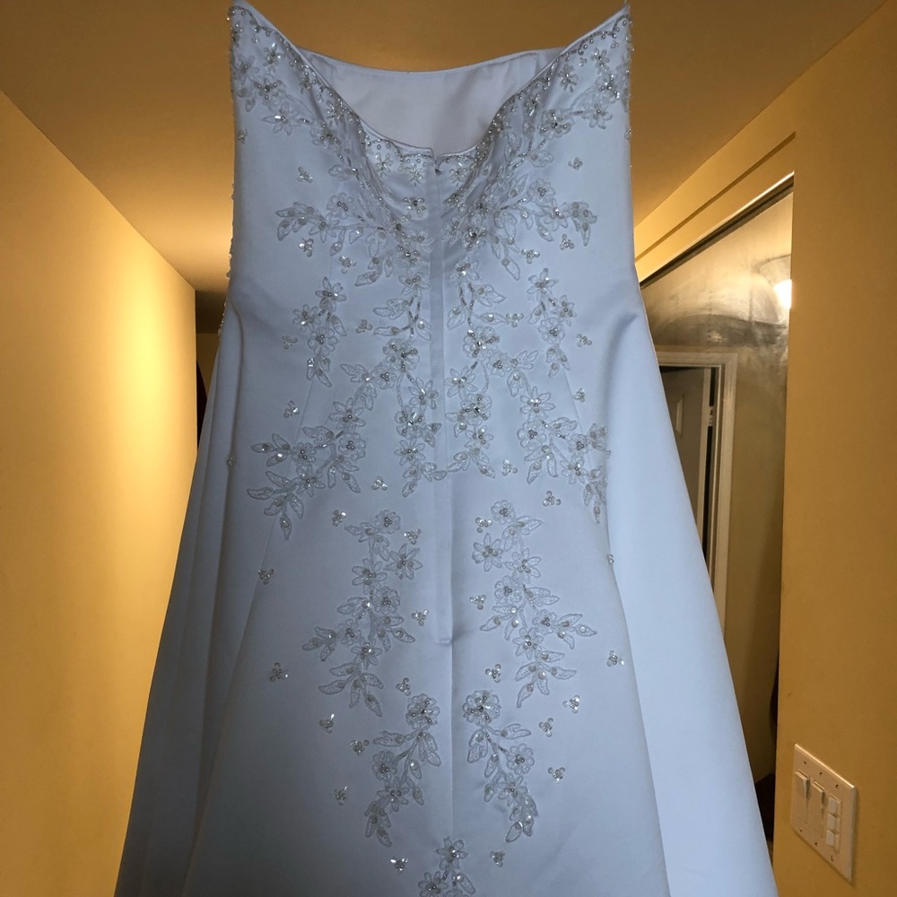 Wedding dress - Picture 6 of 8